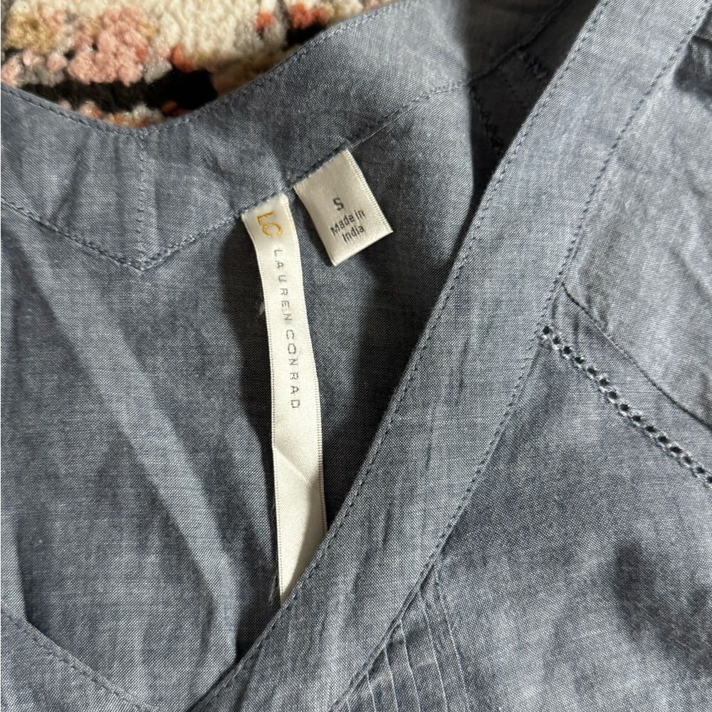 Women's Gray/Blue Button-Up Top - Picture 4 of 5